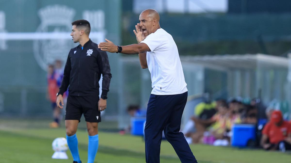 Pepa explodes against refereeing: 'It's surreal! They took two points from us'