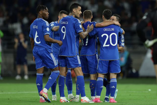 Hjulmand vê do banco a vitória da Dinamarca; Itália goleia