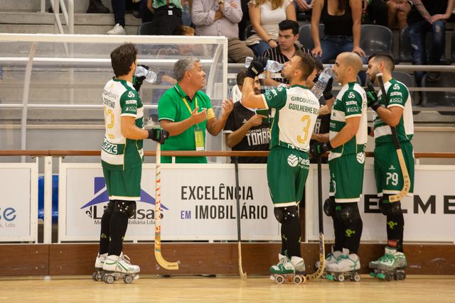 Sp. Tomar vence Valongo e iguala Sporting e Oliveirense no topo