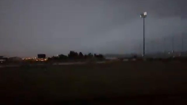 Relâmpago deixa estádio de Oliveira do Douro sem luz