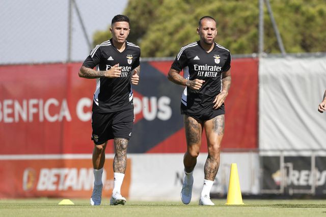 Enzo para Otamendi: «Que golaço, amigo»