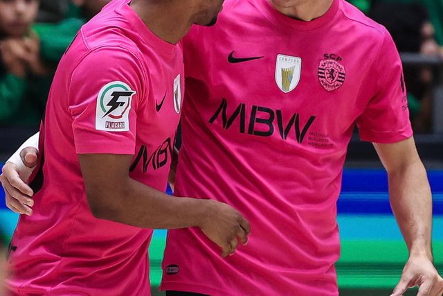 Sporting vence e assume a liderança