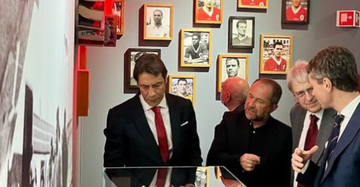 As imagens do presidente do Benfica na exposição sobre o Torino