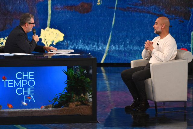 Guardiola pede desculpa a Pelé e Maradona: «Messi é único»