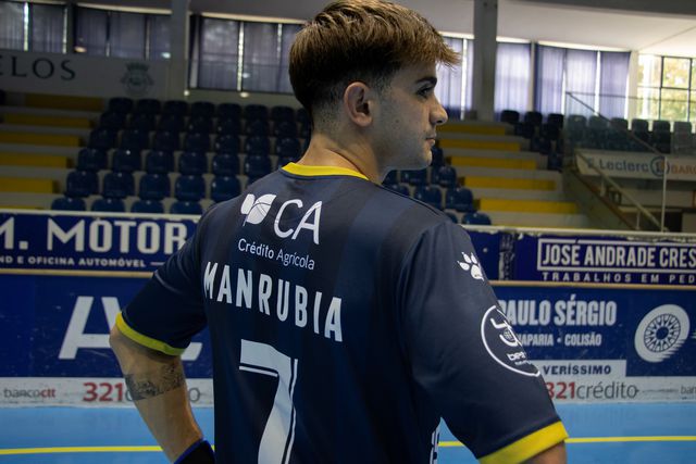 Oficial: após rescindir com Benfica, Pol Manrubia tem novo clube