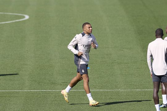 VÍDEO: Mbappé já regressou a Madrid e voltou aos treinos