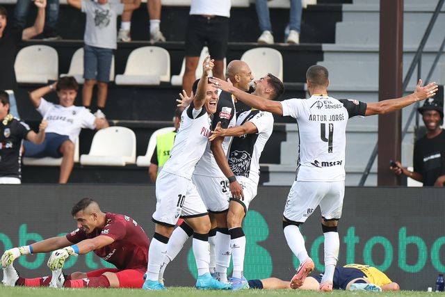 Jhon Velásquez, de ‘encostado’ a decisivo no Farense