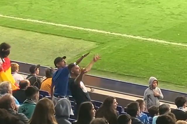 Vídeo: gestos fascistas feitos em dérbi catalão