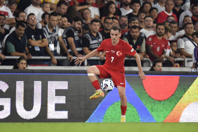 Akturkoglu marca golaço e é decisivo na vitória da Turquia na Liga das Nações