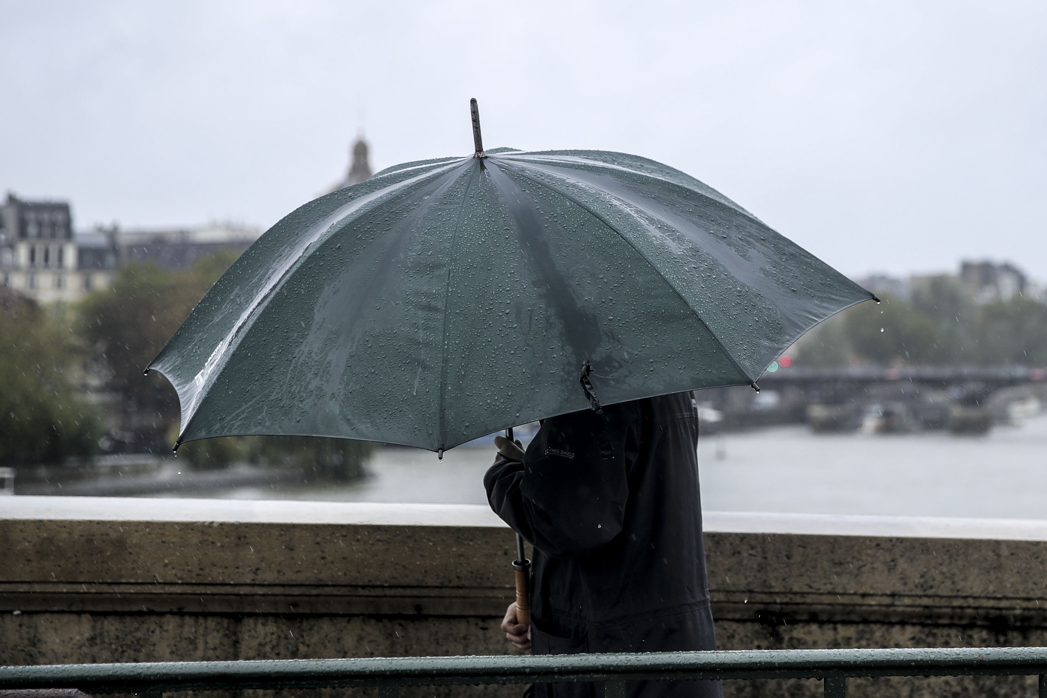 Previsões de mau tempo e chuva - Foto: Teresa Suarez/EPA