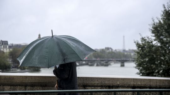 Chuva forte e trovoada deixam quatro distritos com aviso amarelo