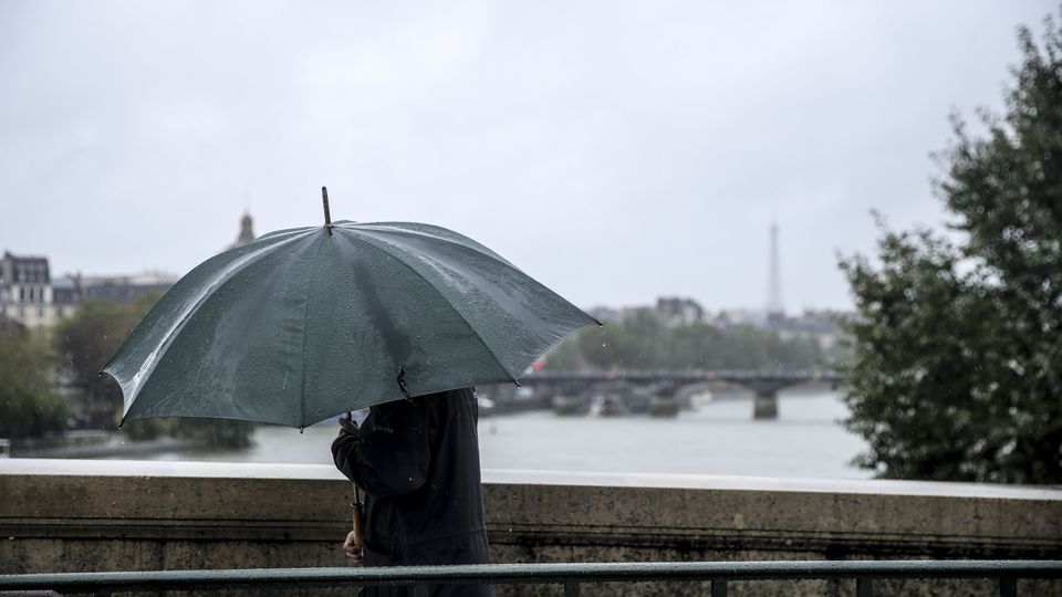 Chuva forte e trovoada deixam quatro distritos com aviso amarelo