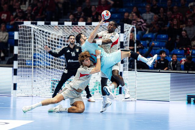 Benfica perdeu por  28-26 na estreia nas competições europeias. Foto Melsungen