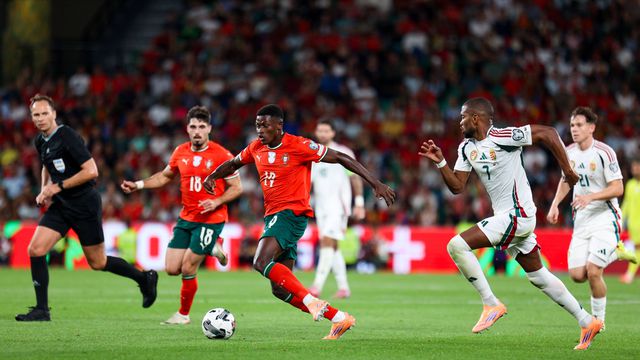 Nuno Mendes já passou por Loic Nego no jogo contra a Hungria (Foto IMAGO)