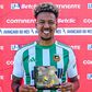 Clayton com o prémio de melhor avançado do mês de agosto (Foto: Liga Portugal)
