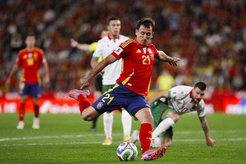 Merino marcou duas vezes na receção à Bulgária - FOTO: 
IMAGO/Guillermo Martinez