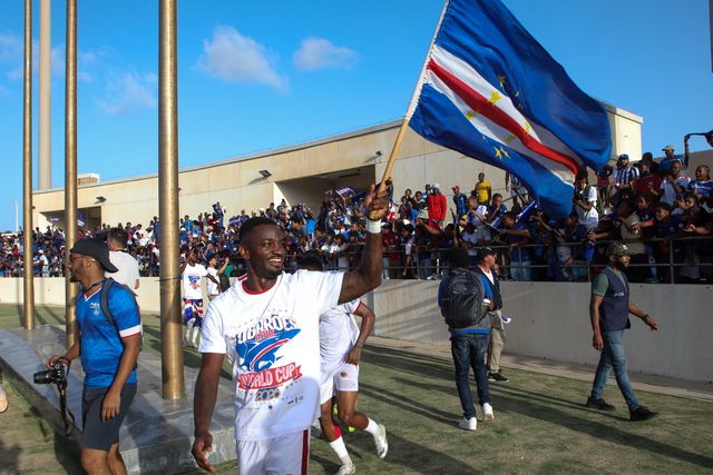 Cabo verde tinha 524 mil habitantes do census de 2024. Em 2026 vai estar no Mundial organizado por EUA, México e Canadá (Foto: Elton Monteiro/LUSA)