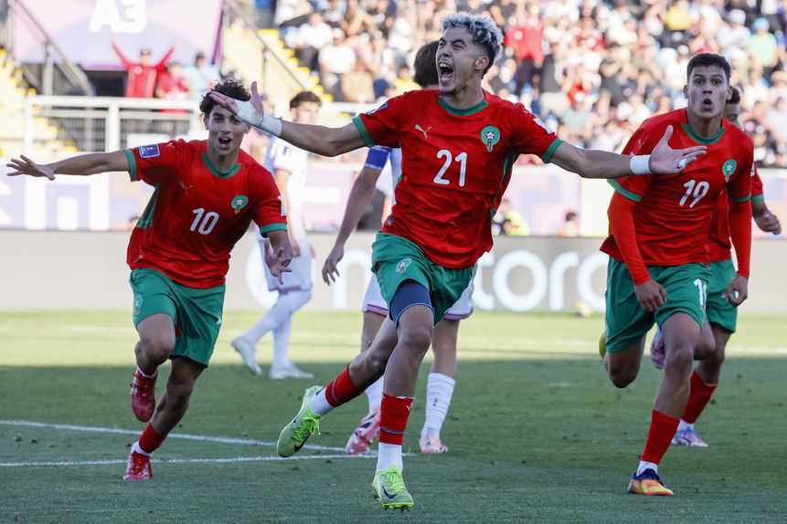 Yassir Zabiri (com o número 21) tem brilhado pela seleção marroquina no Mundial de sub-20