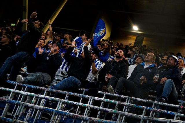 Adeptos em força no jogo de Nottingham - FOTO: FC Porto