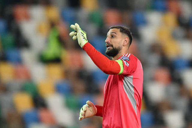 Donnarumma envergou a braçadeira de capitão frente a Israel