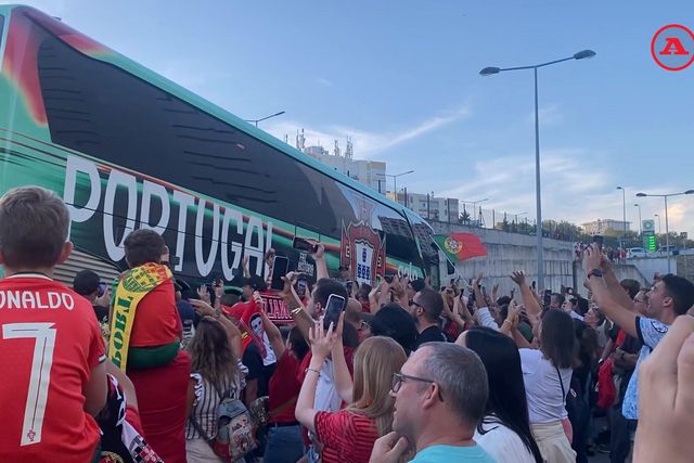 A chegada da Seleção ao jogo que pode dar bilhete para o Mundial