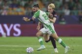 Isco tenta libertar-se da perseguição de Froholdt — Foto: Imago