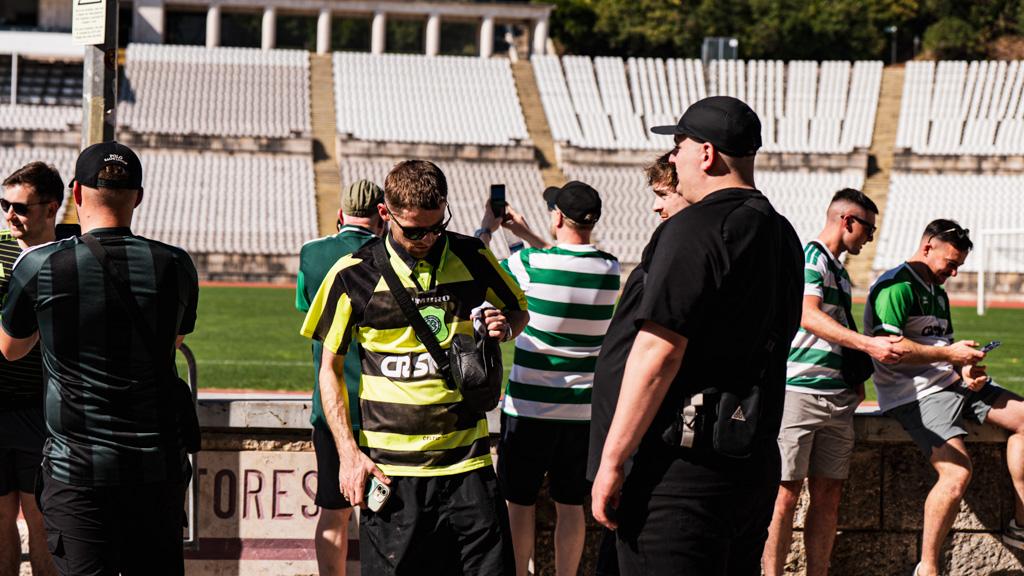 Camisola do Celtic, o elemento indispensável Foto: Mariana Tenório