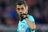 Clément Turpin foi o árbitro do encontro entre o Betis e o FC Porto, da 2.ª jornada da Liga dos Campeões — Foto: UEFA