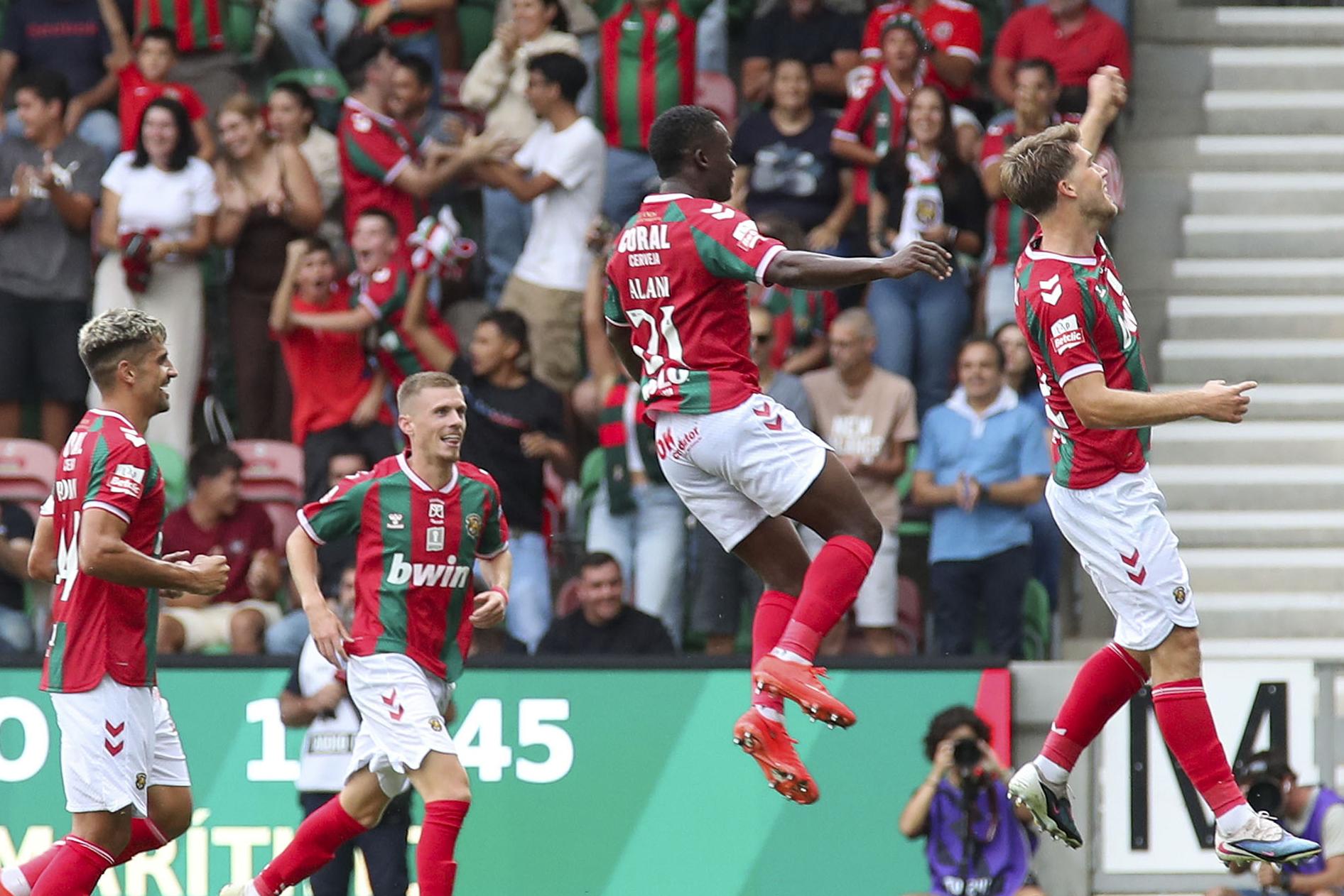 Szalai festeja o golo que marcou contra o FC Porto. -Foto: HOMEM DE GOUVEIA/LUSA