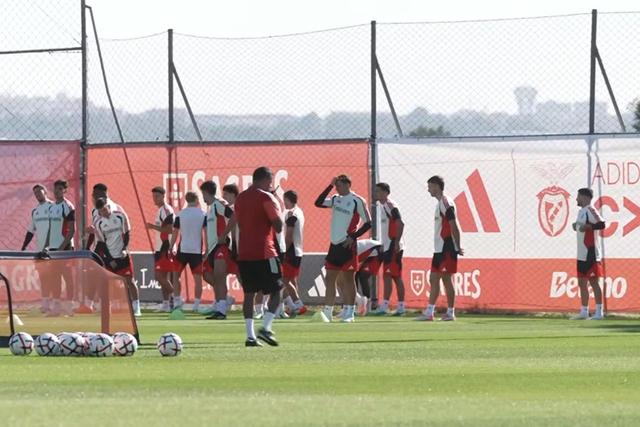 Treino do Benfica antes do Celtic com boa disposição