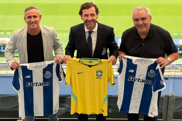 Branco (à direita) com André Villas-Boas e outro representante da CBF - Foto: Instagram/Branco