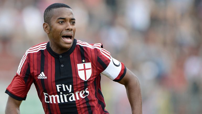 Repara rádios e faz jardinagem: o dia a dia de Robinho na «prisão das celebridades»