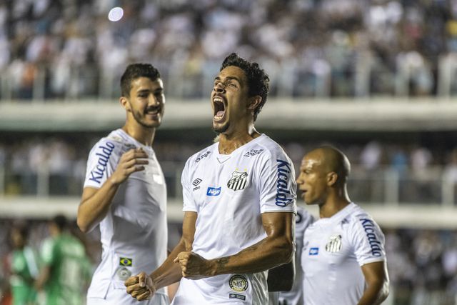 Mercado: treinador do Corinthians comenta caso de Lucas Veríssimo