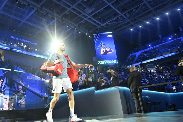 ATP Finals: Tsitsipas desiste frente a Rune ao fim de apenas 14 minutos