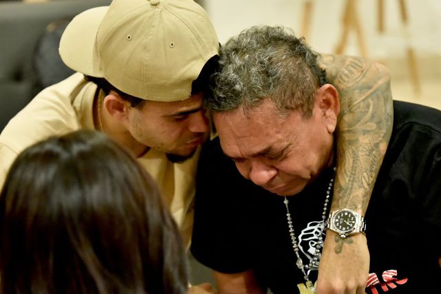 Partilhadas fotos de Luis Díaz com o pai após sequestro