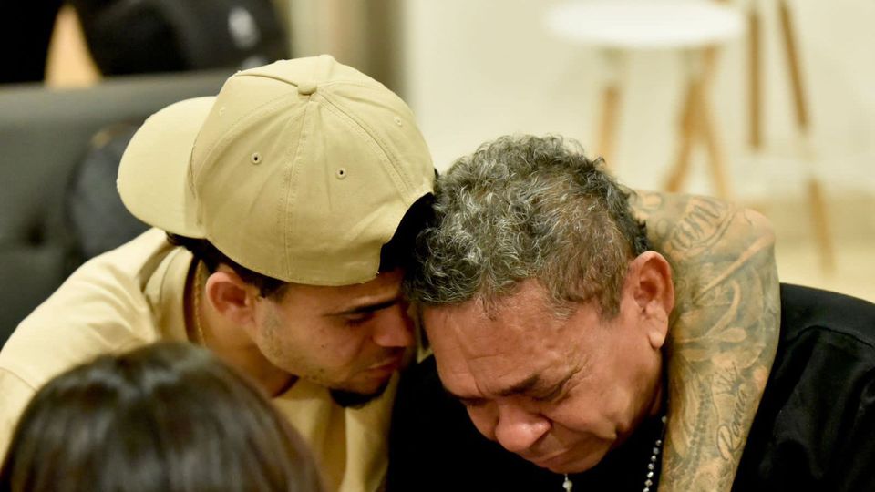 Partilhadas fotos de Luis Díaz com o pai após sequestro