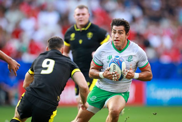 Lobos em busca das 'meias' na Roménia