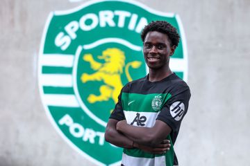 Sporting assina contrato com jovem da formação