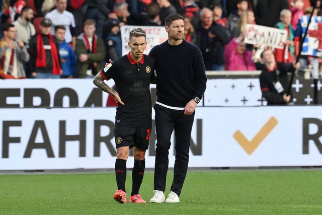 Xabi Alonso e Grimaldo vão deixar o Leverkusen e já apontam destino ao treinador