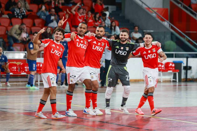 Benfica festejou após a vitória, frente ao Famalicão (Foto: SL Benfica)