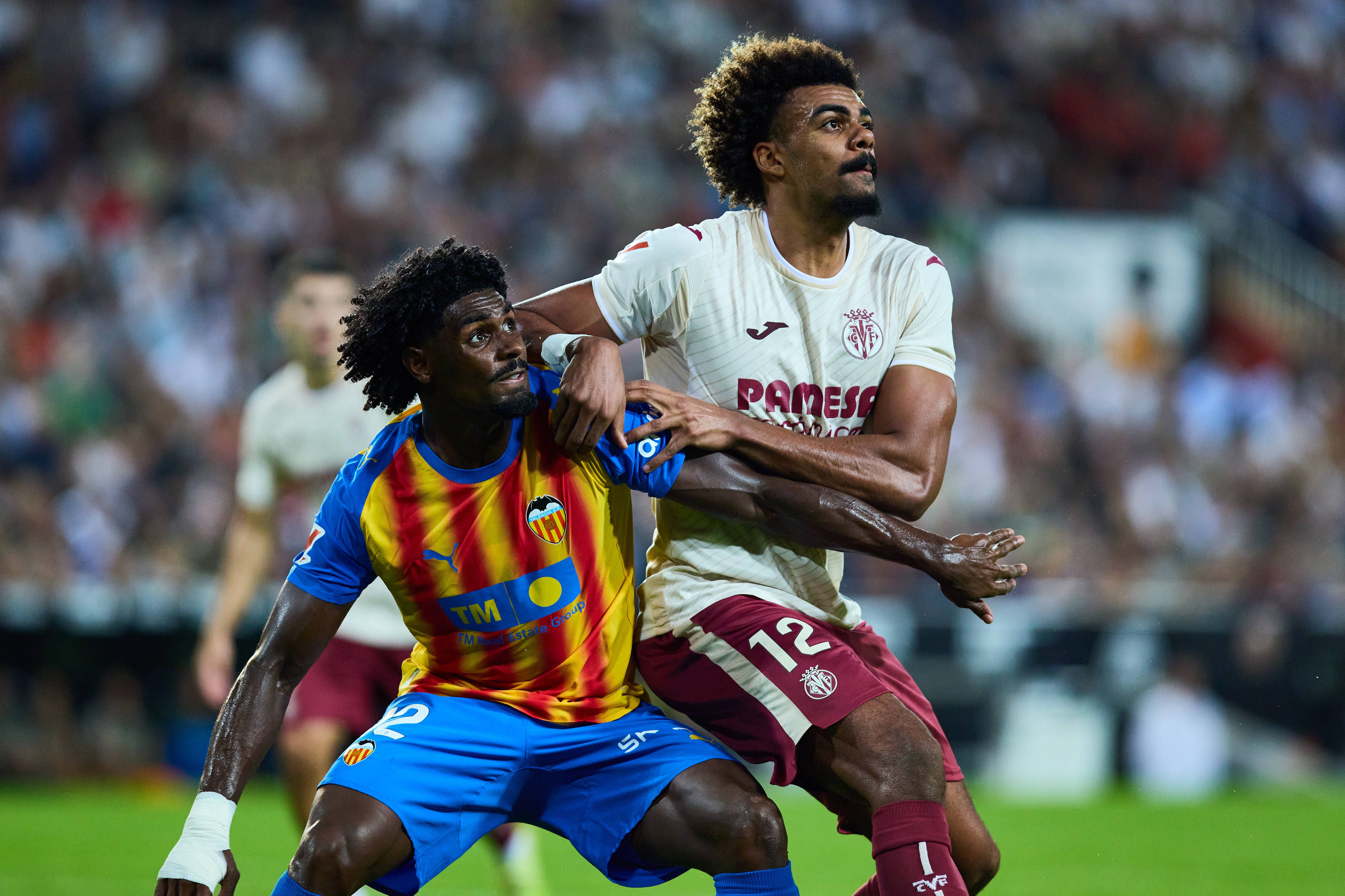 Renato Veiga em ação pelo Villarreal contra o compatriota Thierry Correia