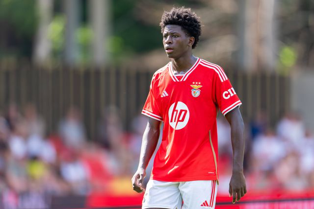 Anísio Cabral na comitiva do Benfica para a receção ao Estrela da Amadora