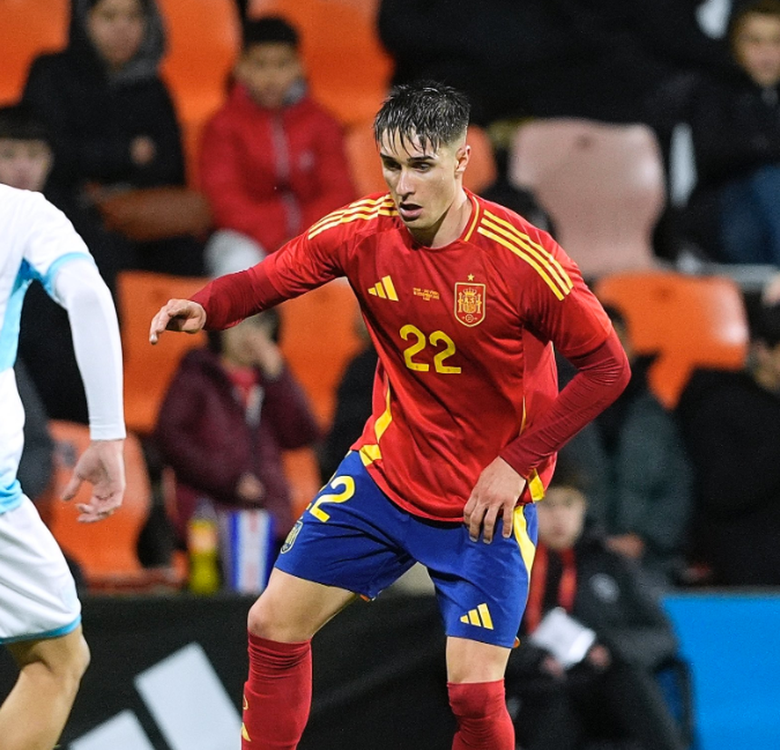 Fresneda cumpriu 90 minutos à direita - Foto: SportingCP