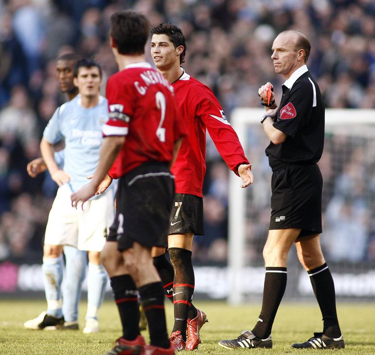 2005/2006, frente ao Manchester City - Primeiro vermelho direto da carreira