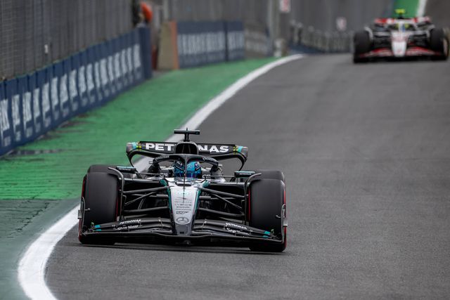 Carro da Mercedes pilotado por George Russell