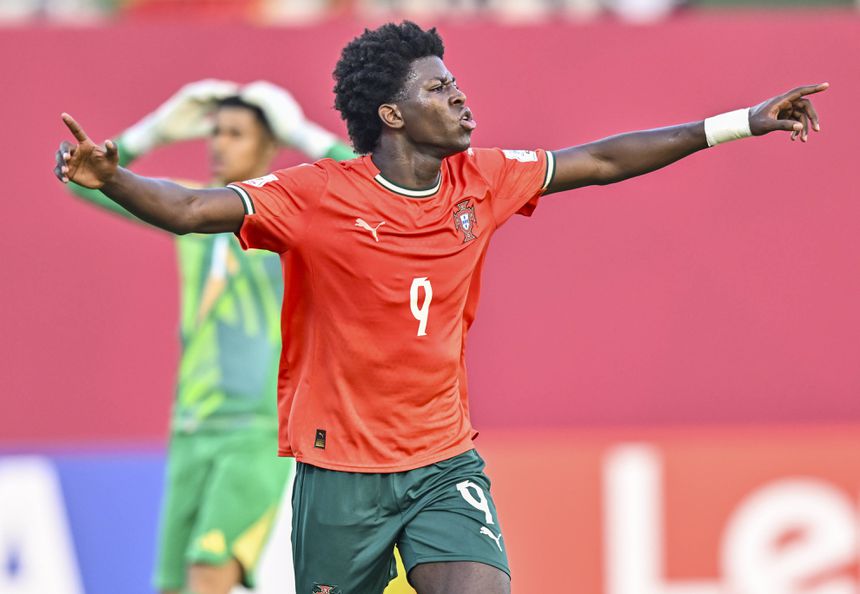 Anísio Cabral com a camisola da Seleção