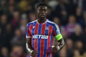 Marc Guéhi com a braçadeira de capitão do Crystal Palace - Foto: IMAGO