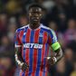 Marc Guéhi com a braçadeira de capitão do Crystal Palace - Foto: IMAGO