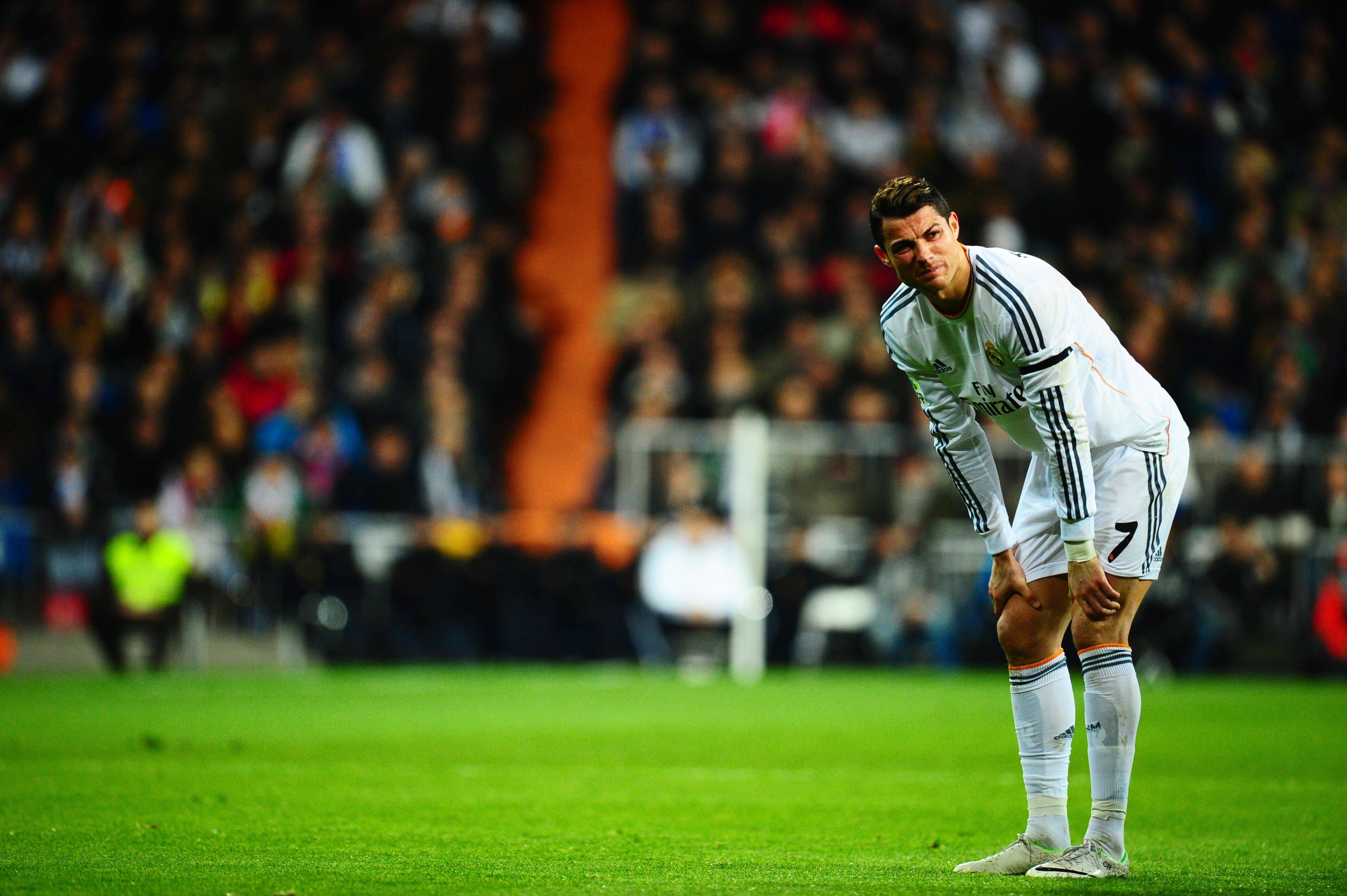 2012/2013, frente ao Atlético Madrid - Vermelho direto por tentativa de agressão