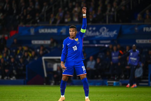 Mbappé chegou, frente à Ucrânia, aos 400 golos na carreira